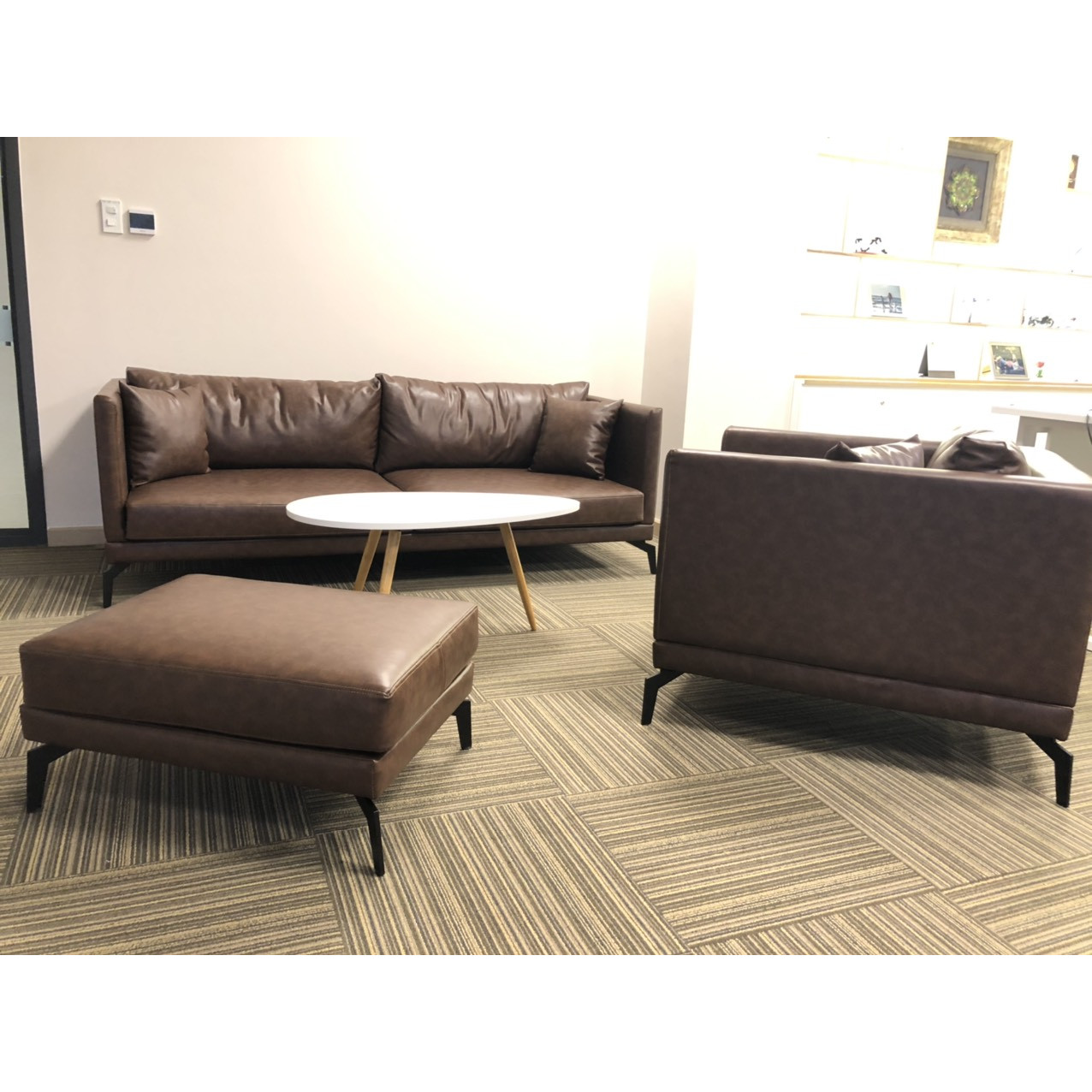 Sofa văn phòng da Juno Sofa và bàn trà gỗ trắng