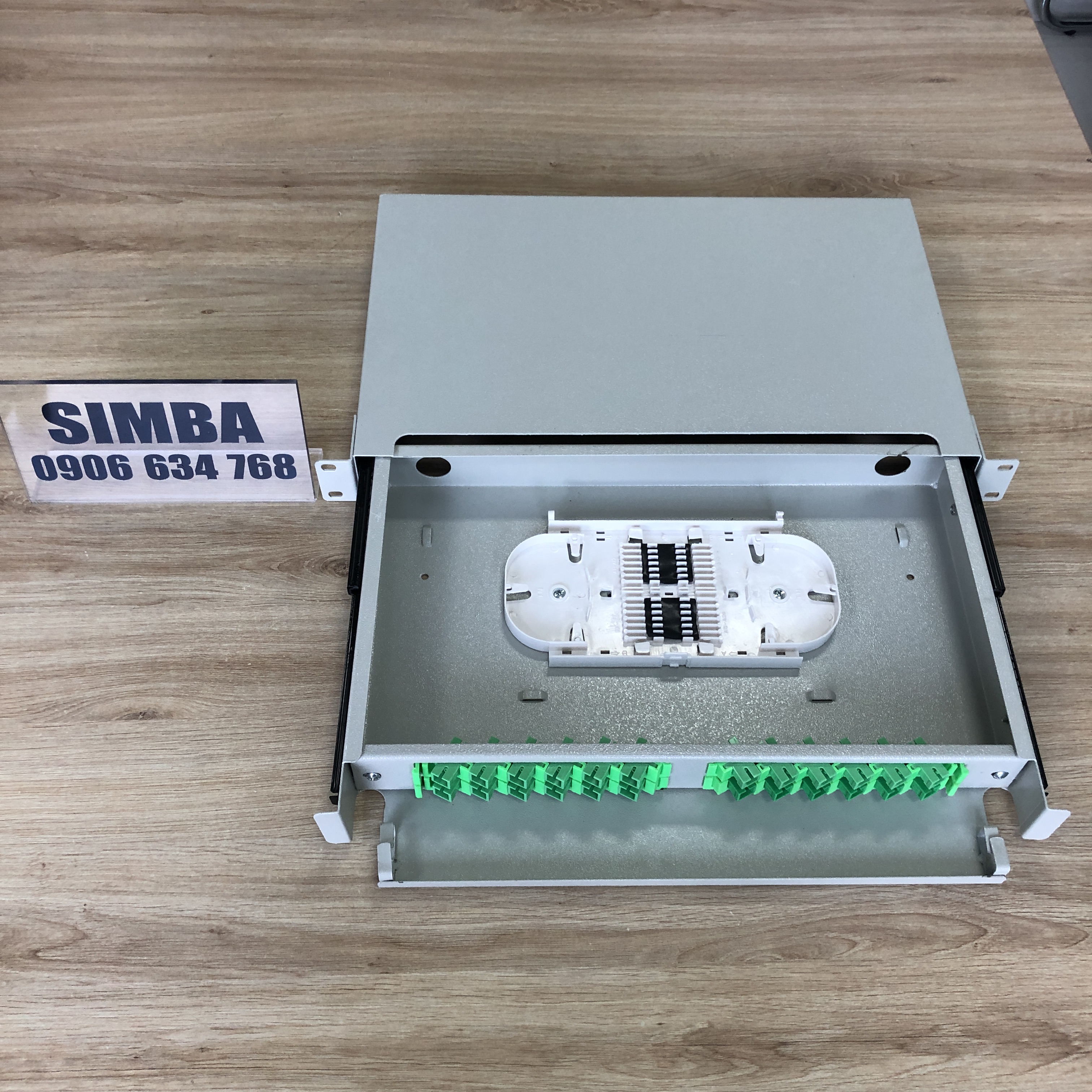 ODF quang 24FO gắn Rack khay trượt SC/APC, đủ phụ kiện, dạng patch panel