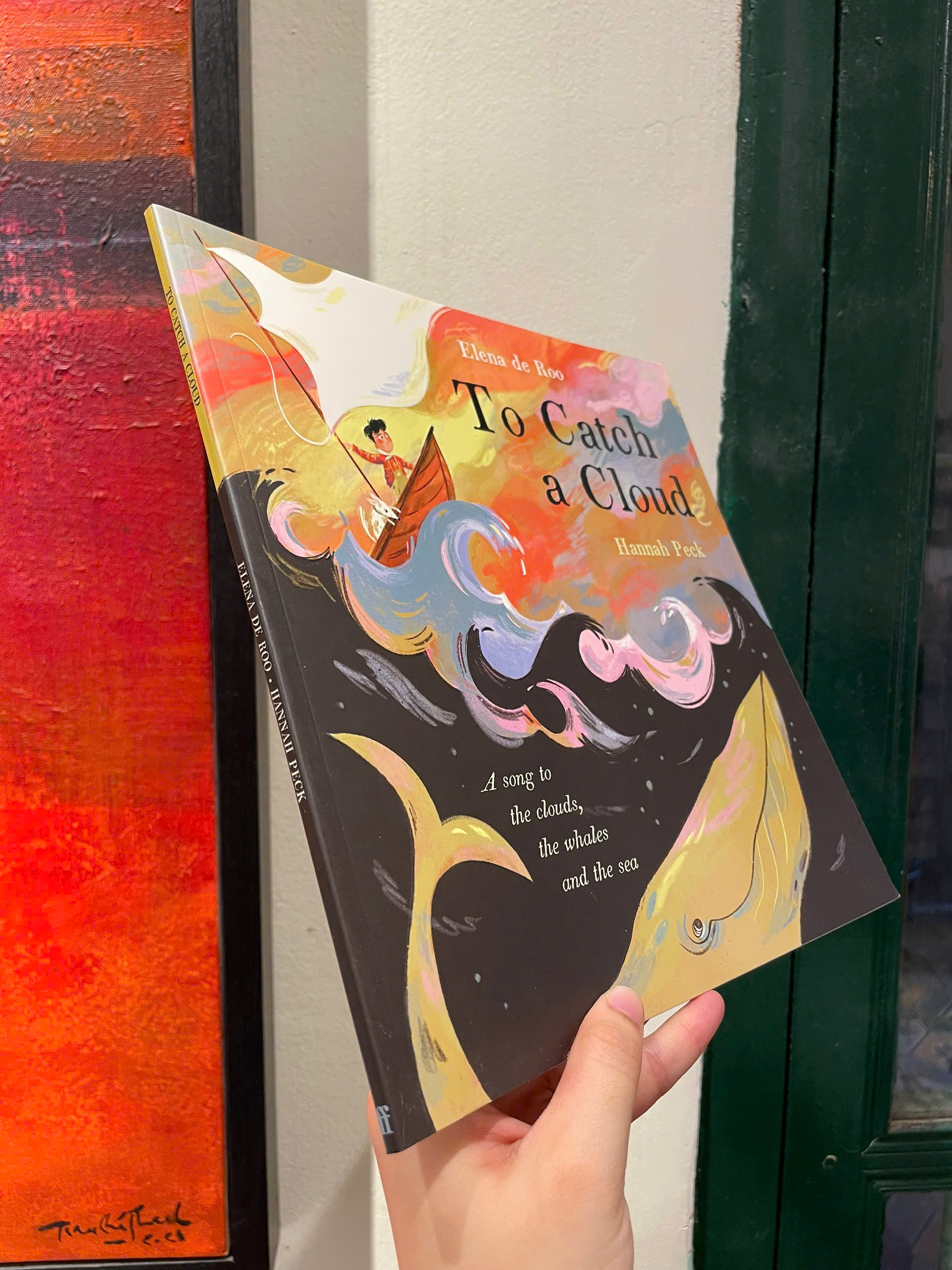 Sách - To Catch A Cloud: A Song To The Clouds, The Whales And The Sea by Elena de Roo