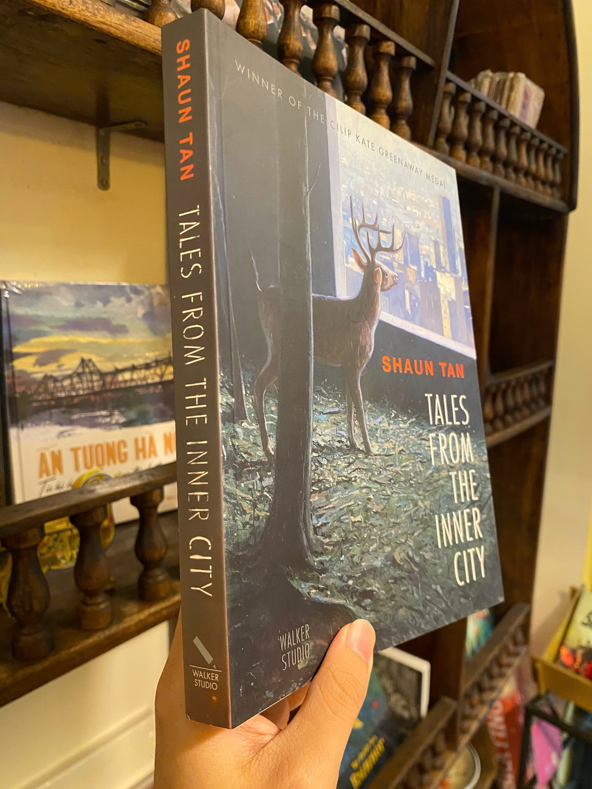 Sách - Tales from the Inner City by Shaun Tan | Short Stories between Humans & Animals / Ngoại văn