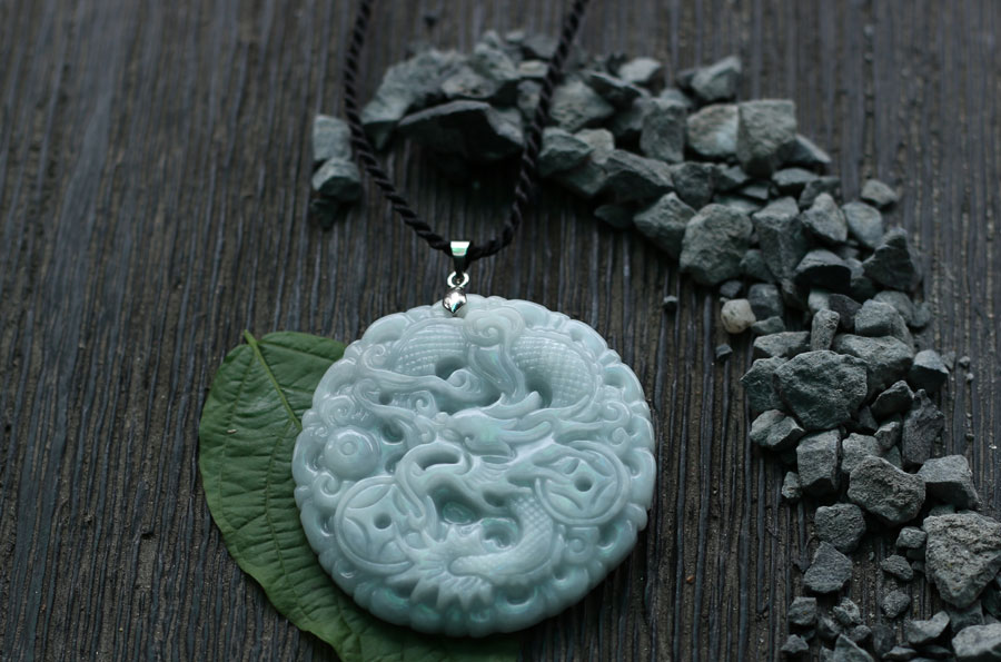 Mặt Dây Chuyền Cẩm Thạch Chạm Rồng Ngọc Quý Gemstones MD40