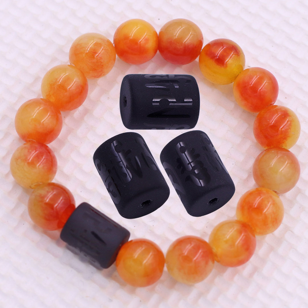 Vòng chuỗi đeo tay đá ngọc tủy cam charm lục tự Đại minh chân ngôn, 10 ly, Om Mani Padme Hūm, Chân ngôn Lục tự