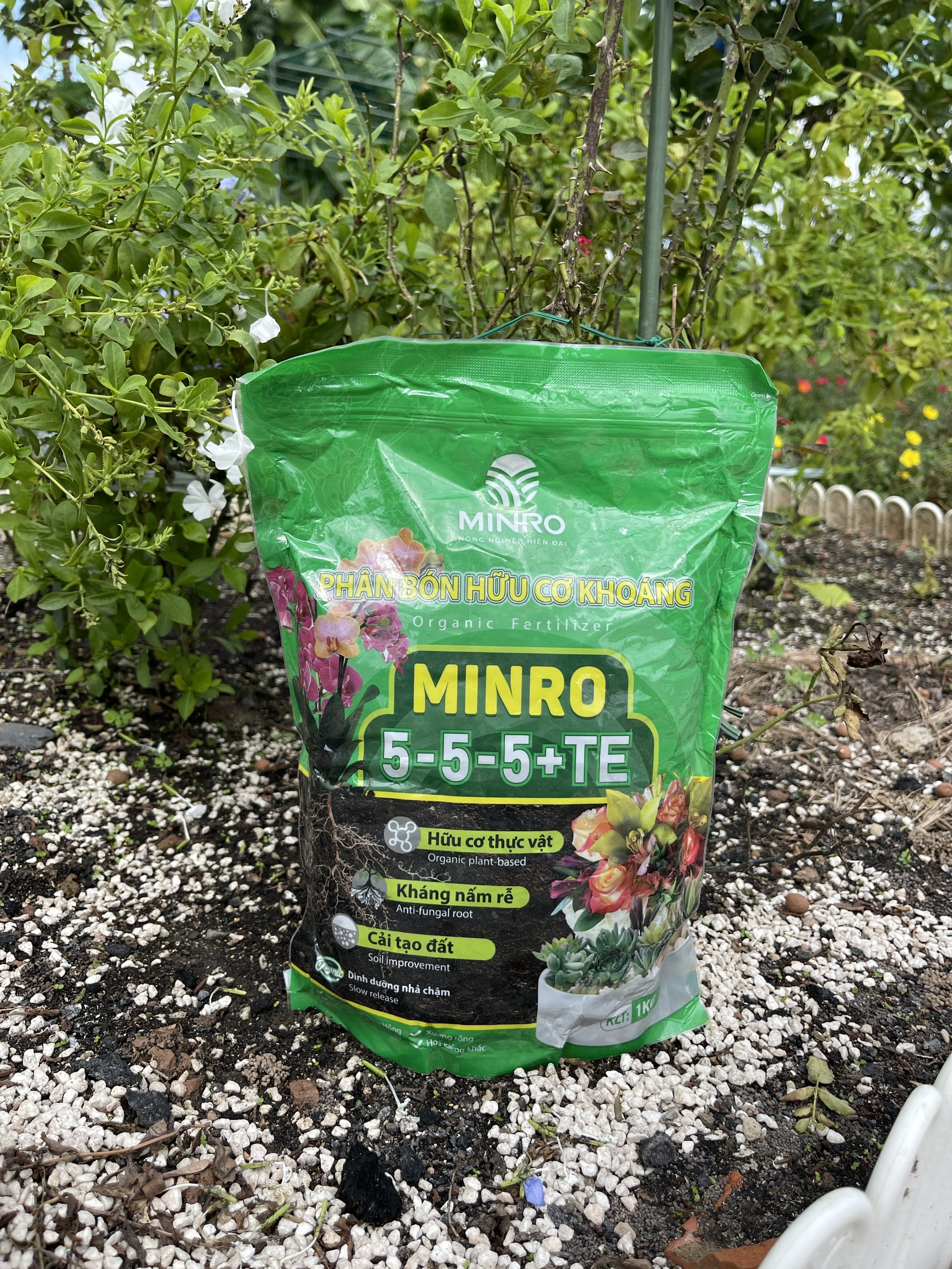 Phân hữu cơ khoáng Minro 6-4-6+TE viên nén gói 1kg chuyên dùng cho cây cảnh, hoa kiểng và vườn trồng rau ,cây ăn trái