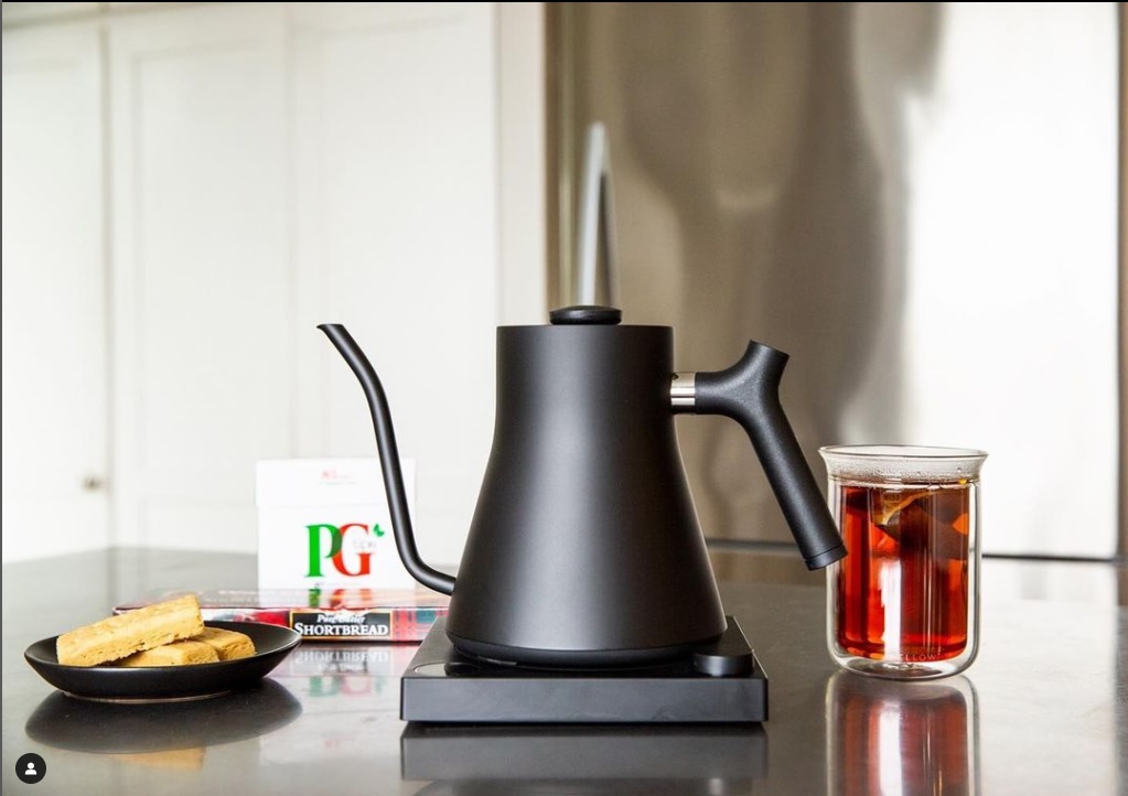 Ấm rót nước điện Fellow Stagg PRO EKG 0.9L - Matte Black (EU, 220V, F Plug) - [ Hàng chính hãng ]