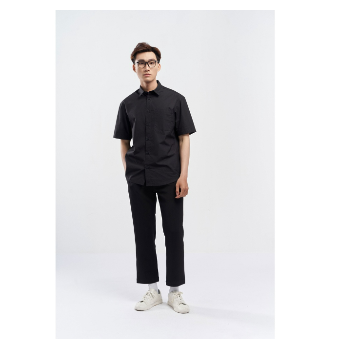 Áo sơ mi tay ngắn, túi trước ngực. LOOSE form - Routine 10S21SHS017