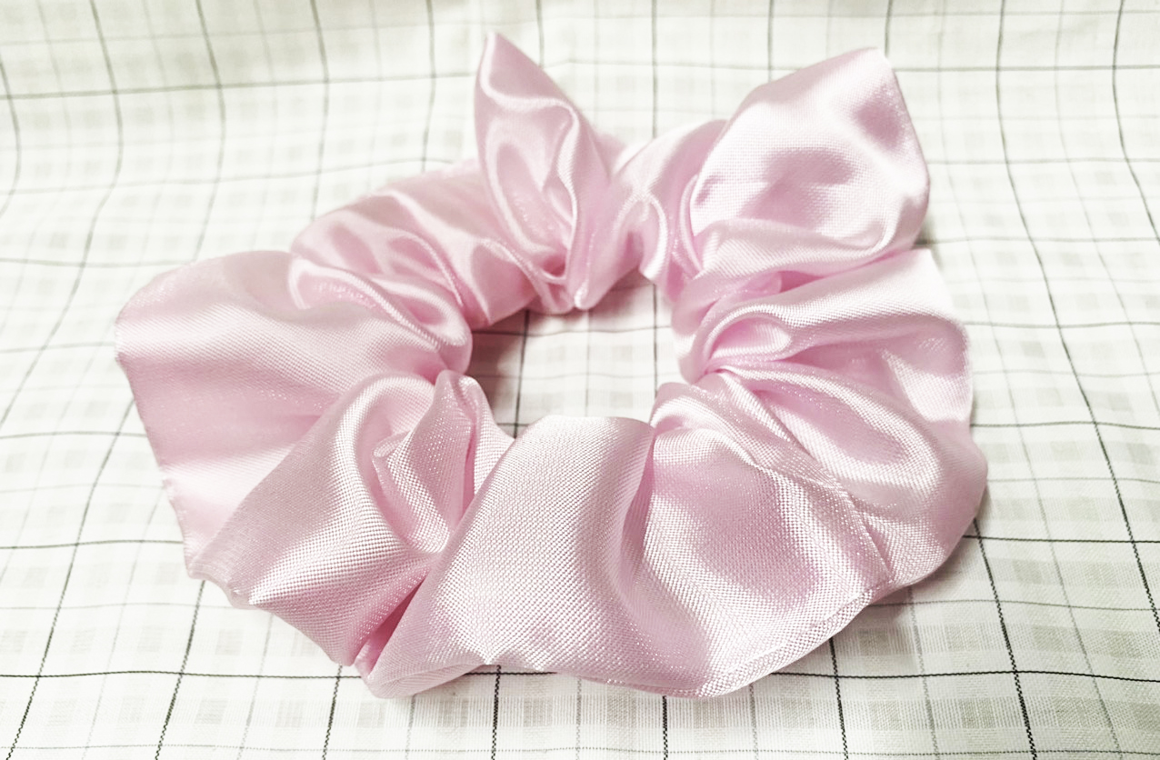 Cột tóc scrunchies vải dày màu hồng ánh kim, đeo cột tóc đều đẹp - loại big size (mẫu mới )