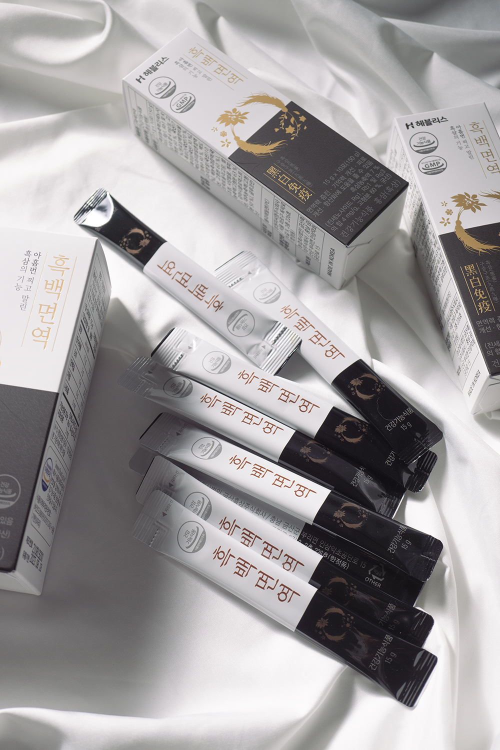 Sâm uống cao cấp giúp tăng cường sức khỏe, cải thiện trí nhớ Heblis Black & White Immune Hàn Quốc