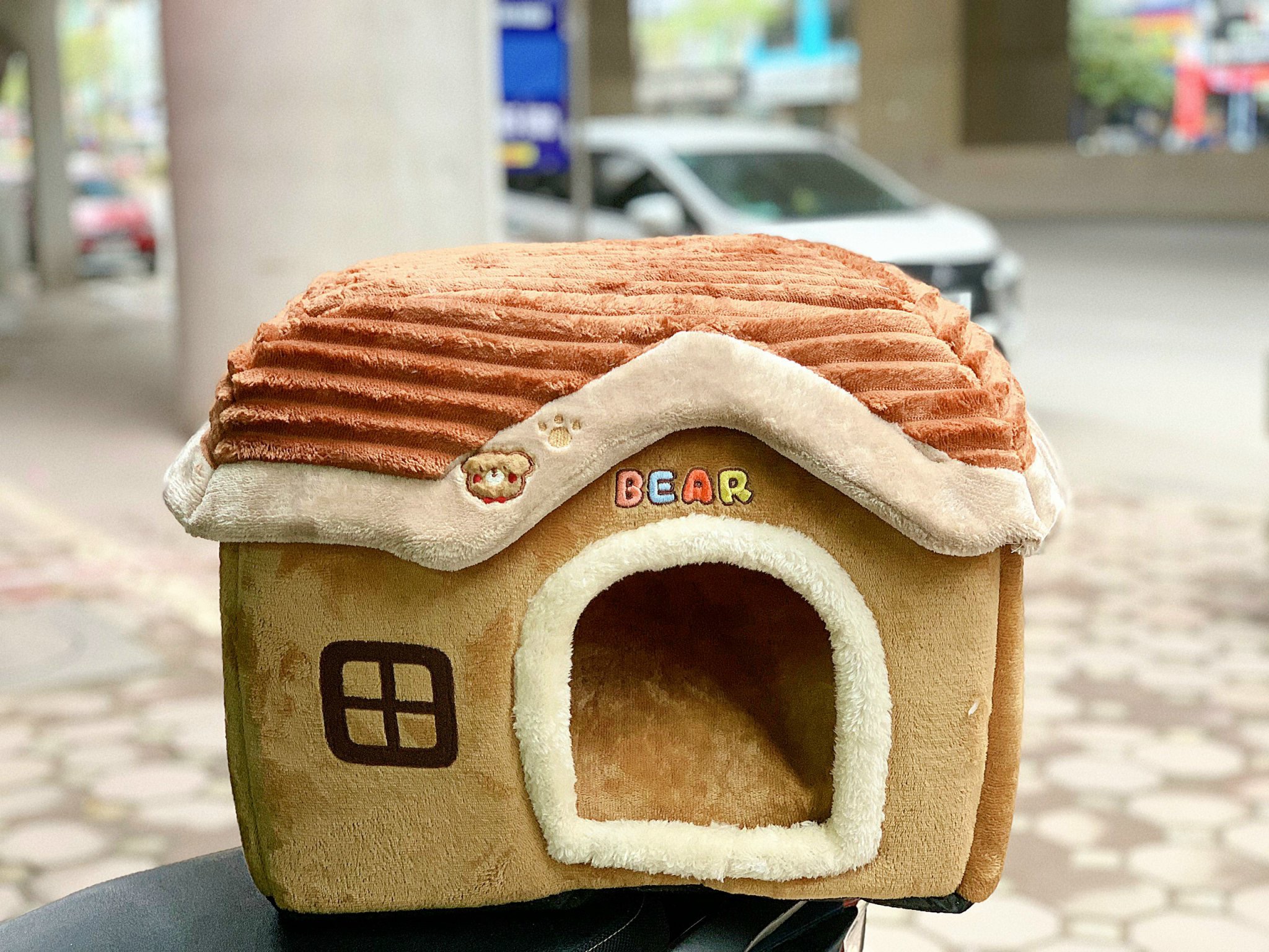 Ổ nệm hình ngôi nhà có mái cho thú cưng