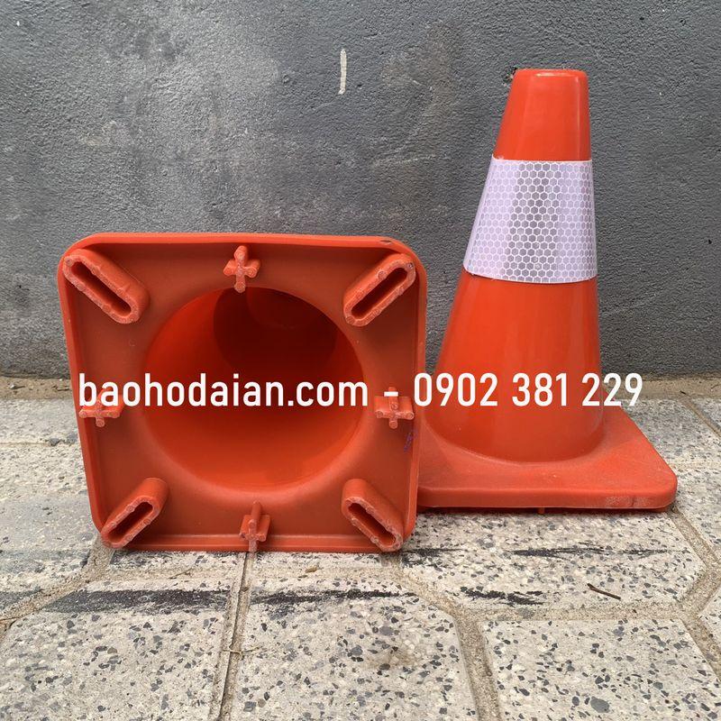 Cọc tiêu giao thông chóp nón nhỏ 30cm GT30