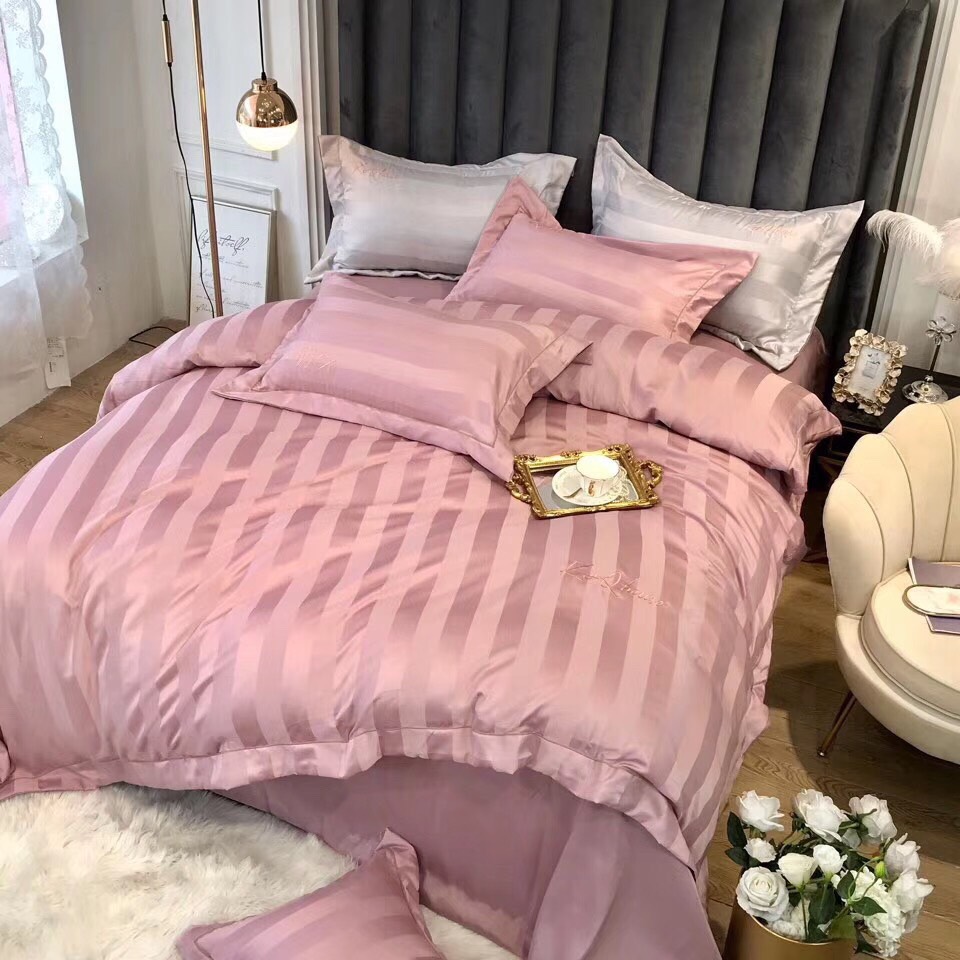 Bộ Chăn Ga Gối Satin Lụa Cao Cấp - Kẻ Hồng