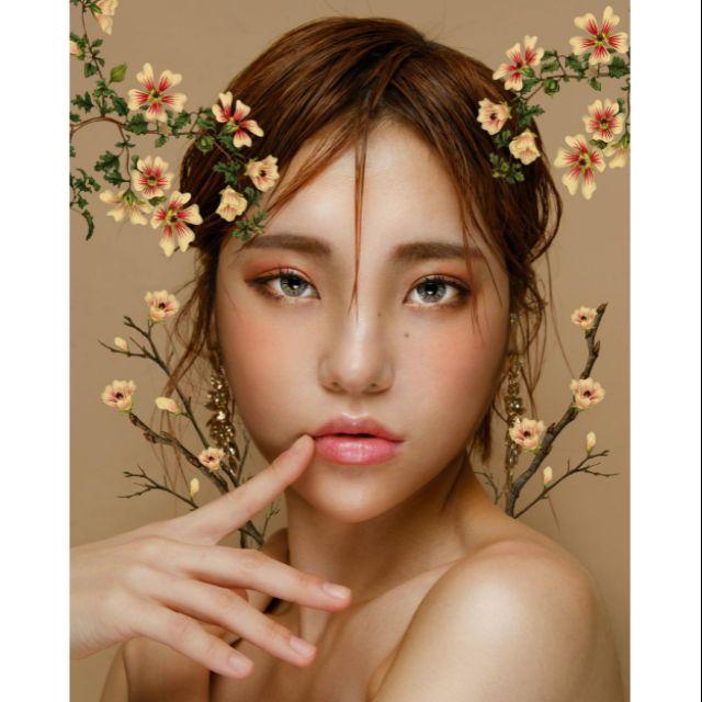 Decal dán tường salon thẩm mỹ cô gái