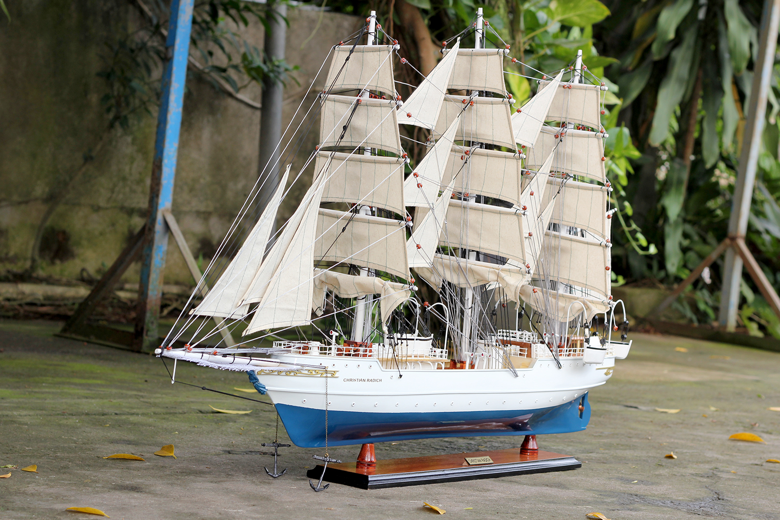 Thuyền gỗ trang trí Christian Radich dài 97cm