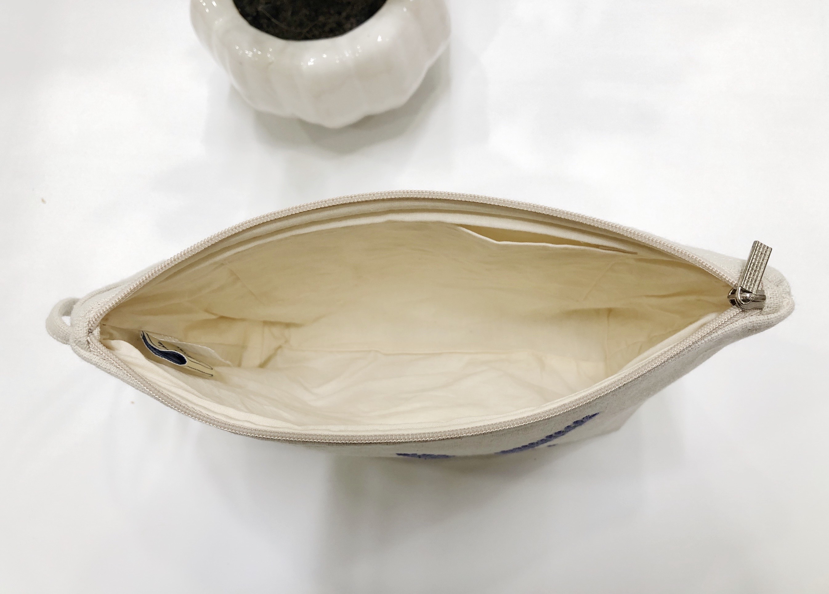 Túi đựng mỹ phẩm thêu tay - Lavender