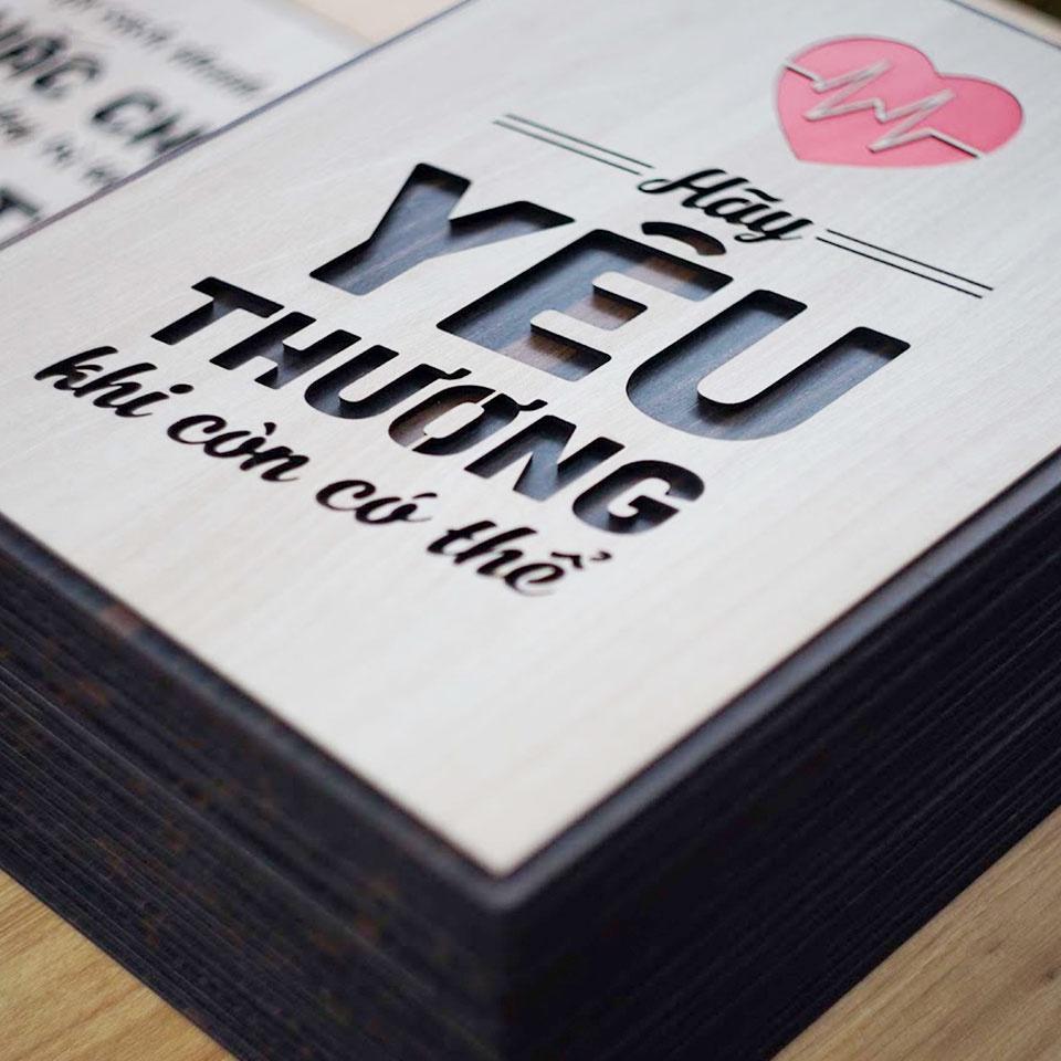 Tranh tạo động lực TBIG115: Hãy yêu thương khi còn có thể 40x55cm