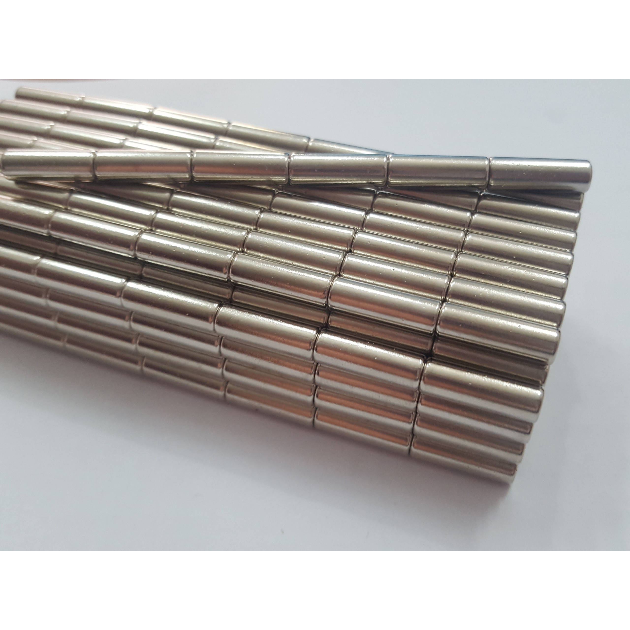 Nam châm viên trắng đất hiếm 5x15mm