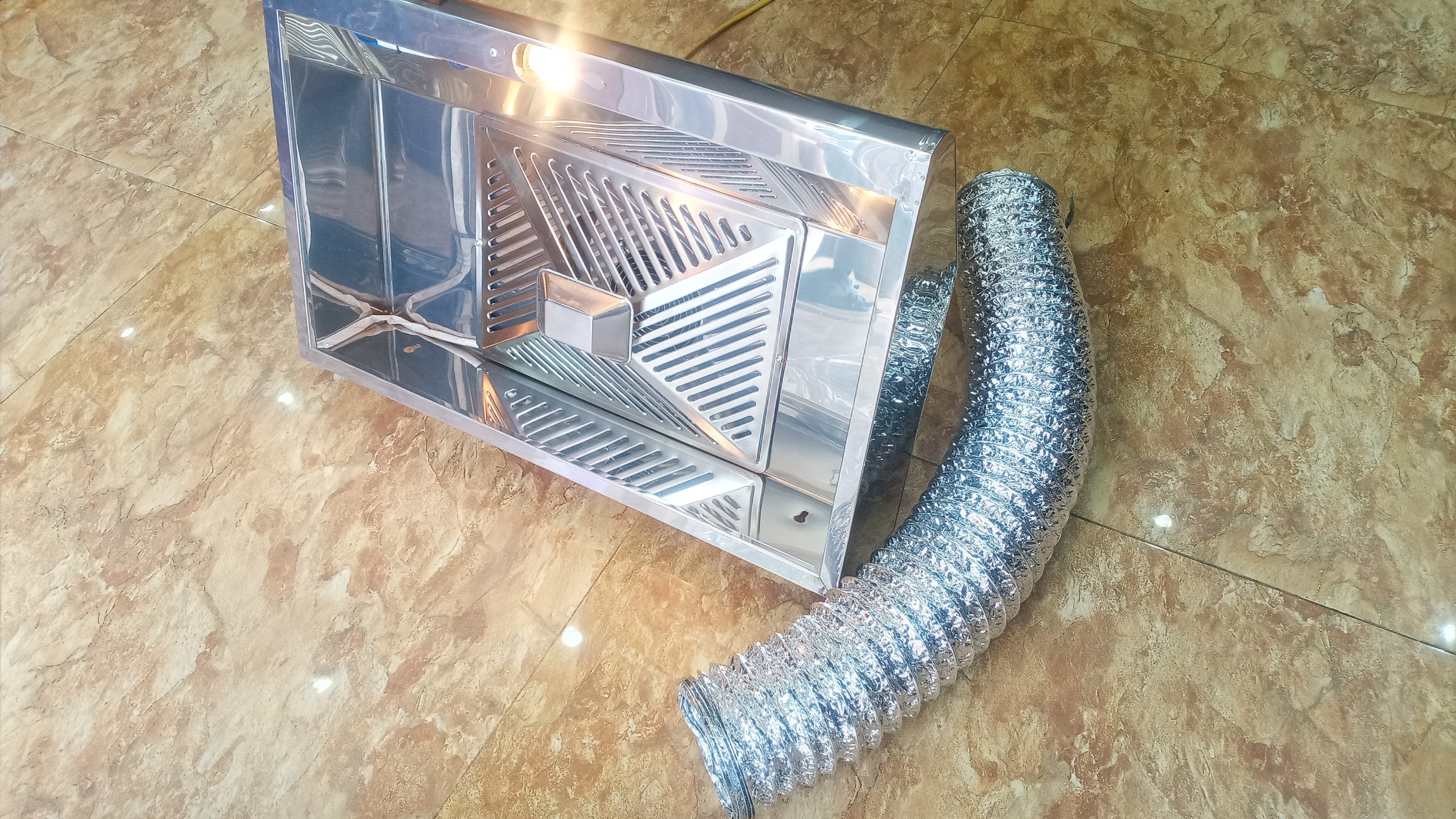 Máy hút mùi inox 304 quạt sên siêu khỏe . siêu êm
