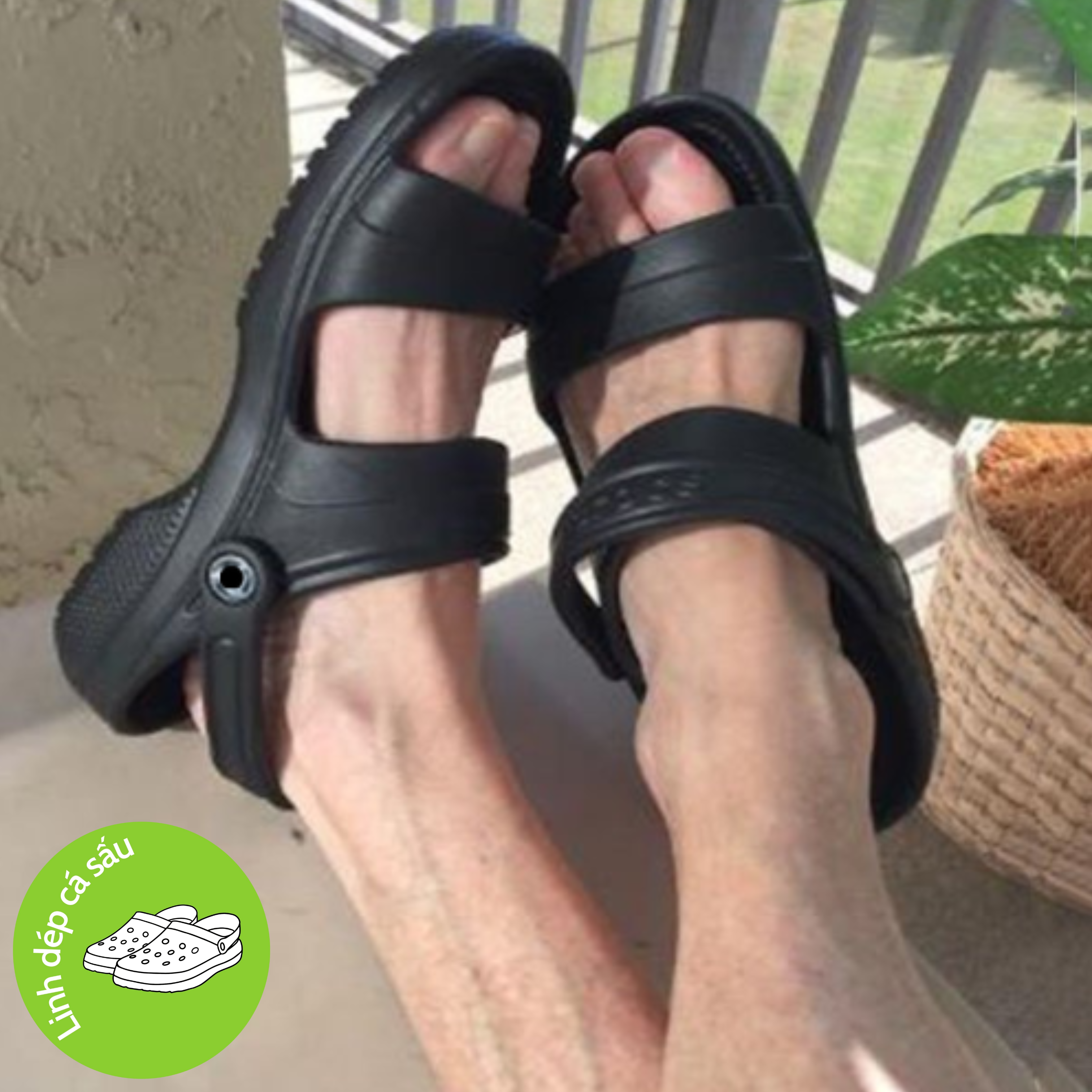Sandal nhựa cross Clasic roomy fit màu đen dành cho nam, liền khối, mềm bền chắc