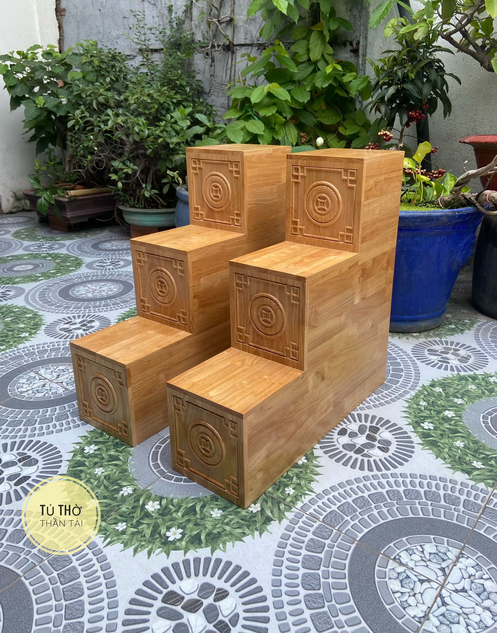 Bục tam cấp bàn thờ thần tài mẫu Đồng Xu