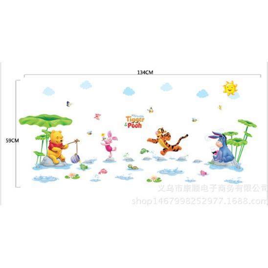 Decal trang trí tường Gấu Pooh câu cá cùng các Bạn