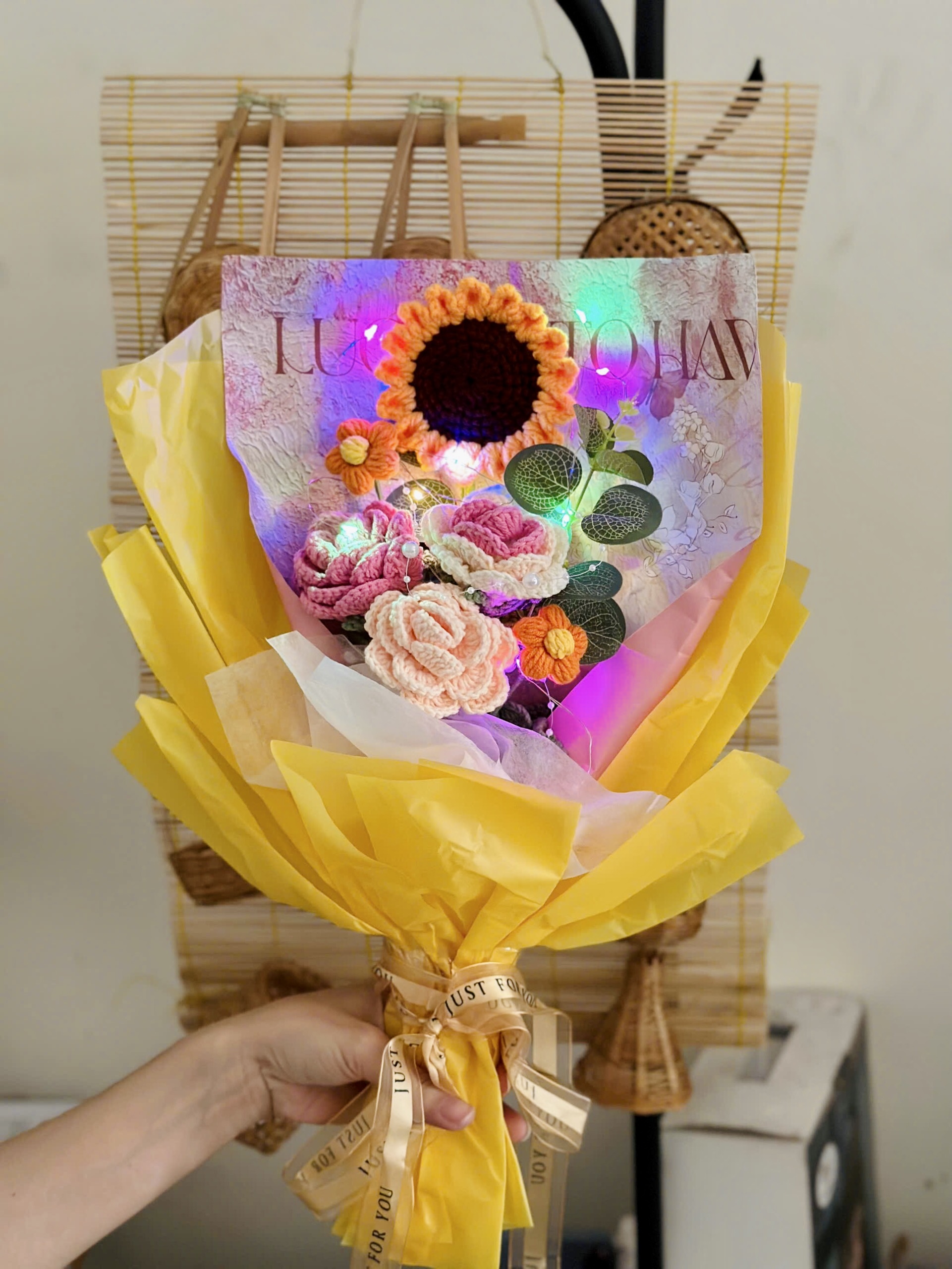 Bông hoa len móc handmade gói sẵn như hình làm quà tặng hay decor chụp hình (HÌNH SHOP TỰ CHỤP Ạ)