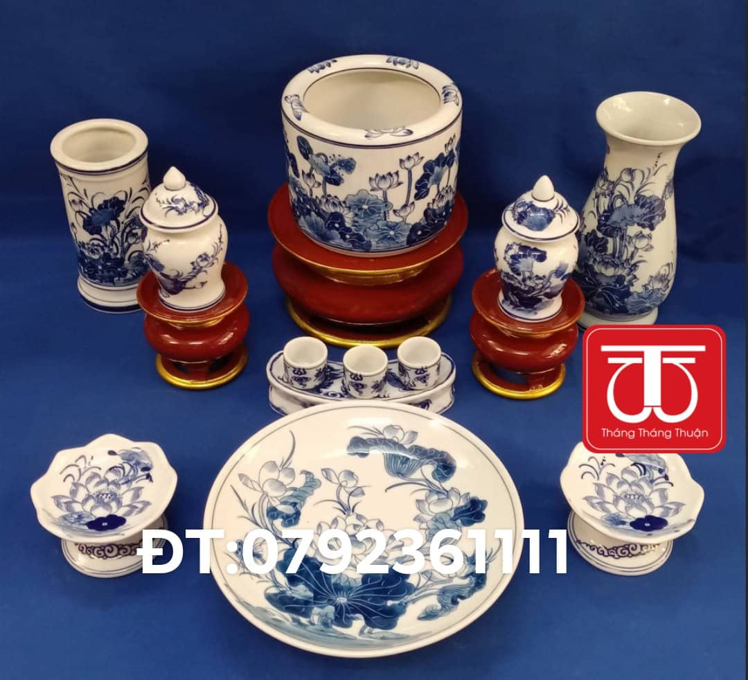 BỘ BÁT HƯƠNG VẼ SEN ĐẾ GỖ SƠN SON THẾP VÀNG, ĐẾ CAO 12CM