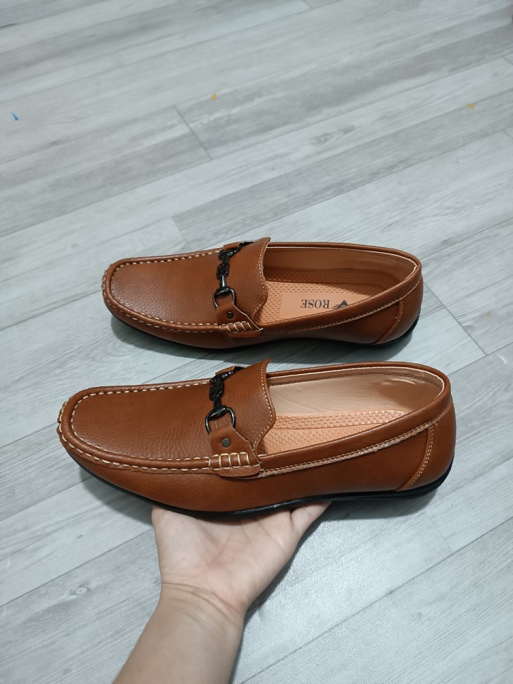 Giày lười nam màu nâu với khóa ngang siêu đẹp, kiểu dáng dễ phối đồ, lót massge chân