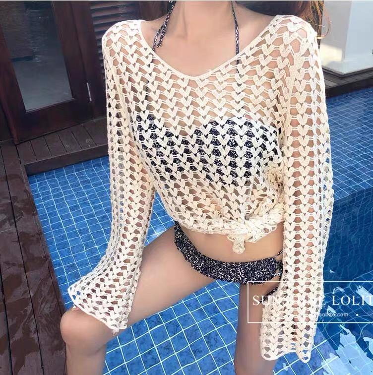 Áo đan lưới hình trái tim đi biển
