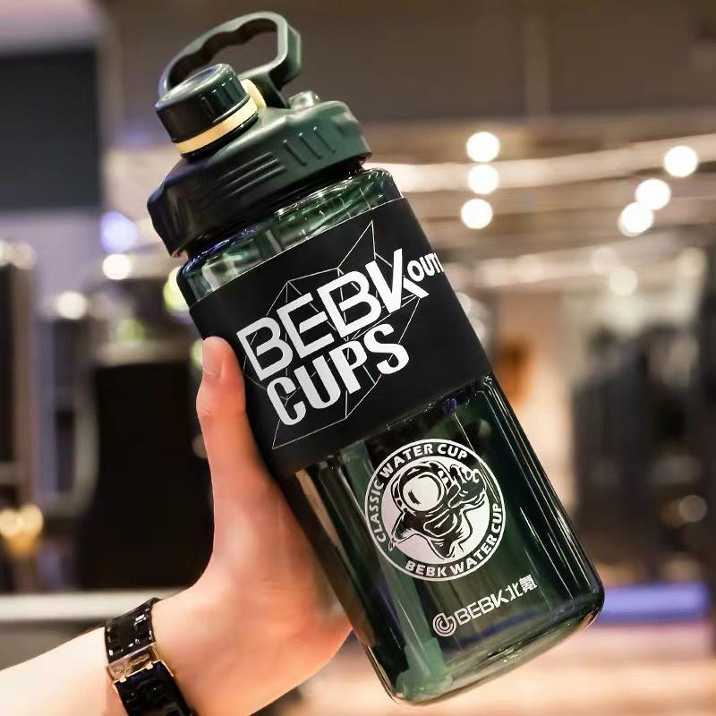 Bình nước thể thao BEBK CUPS nhựa có ống hút tập gym, thể thao cao cấp 2300ml