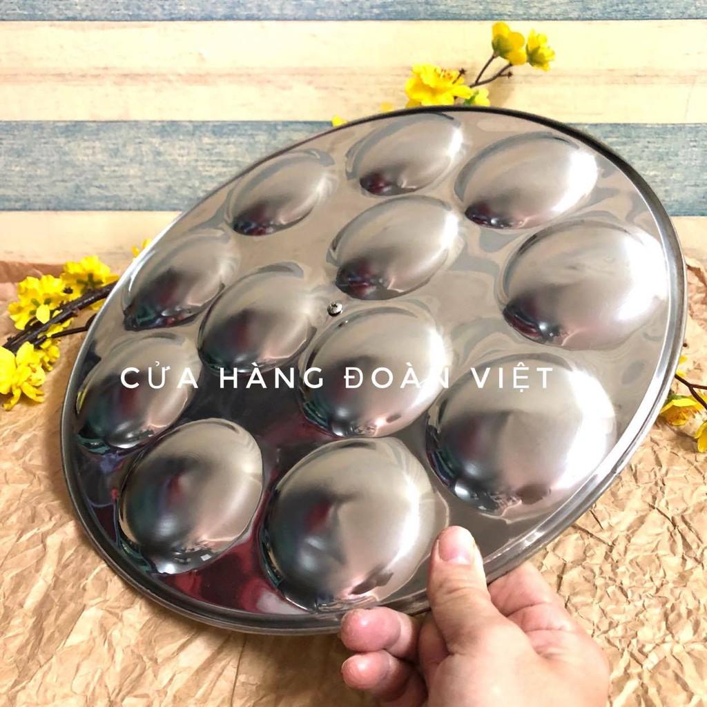 Khuôn Bánh Bò, Bánh Bèo - Inox tiện lợi có nút cầm chống nóng - Khuôn 12 Bánh size bánh lớn 7.5cm,đường kính khuôn 32 cm