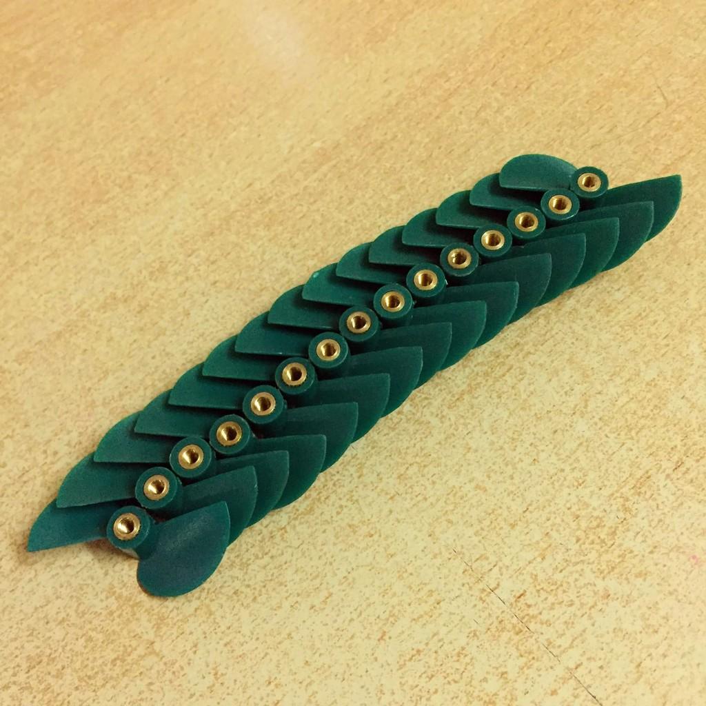 Chân vịt lẻ màu xanh có ren xoắn kích thước 3x36mm
