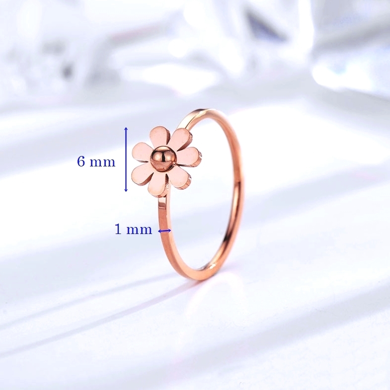 Nhẫn titan nữ không đen gỉ mặt bông hoa 7 cánh