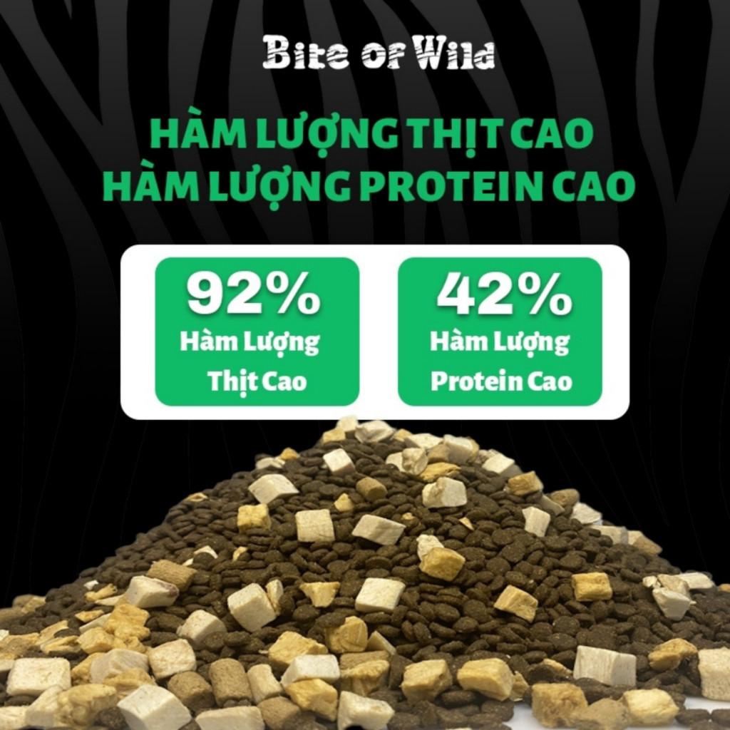 Thức ăn cho mèo Bite of Wild gói 300g không ngũ cốc, 92% thành phần thịt, hạn sử dụng 18 tháng