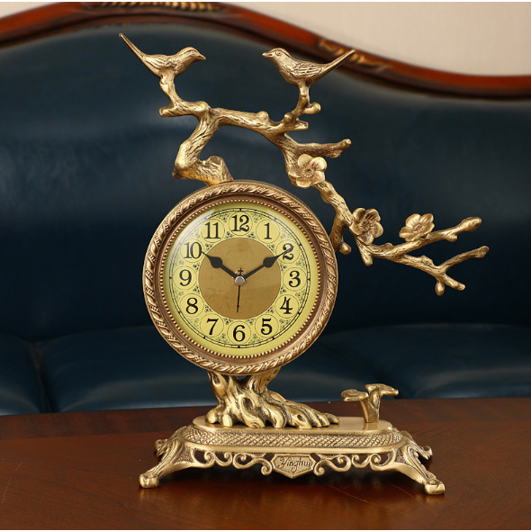 Đồng hồ trang trí bàn tủ kệ họa tiết chim non vui nhộn phong cách tân cổ điển nhập khẩu Hong Kong mang đến vẻ đẹp sang trọng và quyền quý cho không gian trưng bày