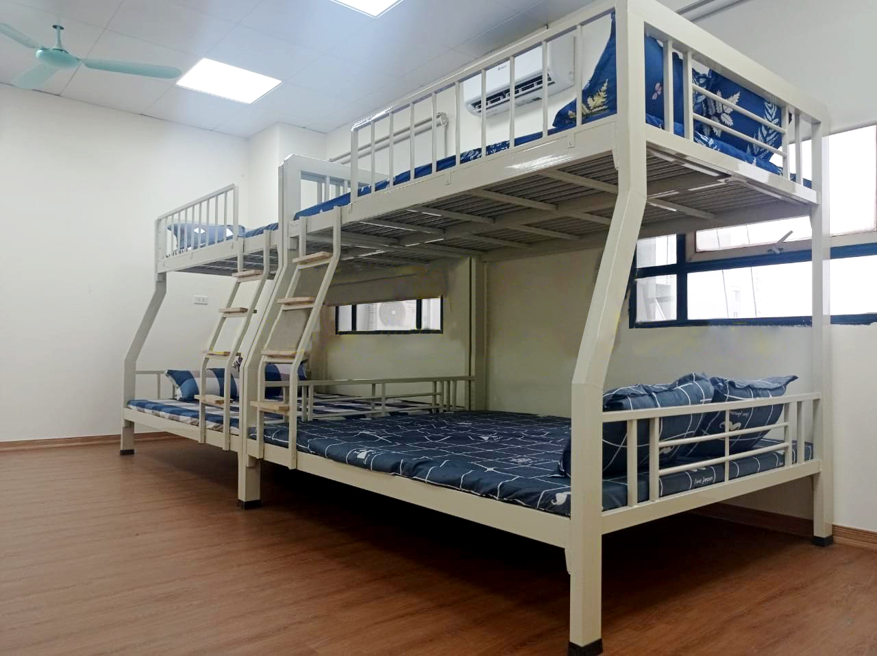 Giường sắt tầng hộp vuông sắt 4x8 kích thước 1M4 X 1M6 dài 2M