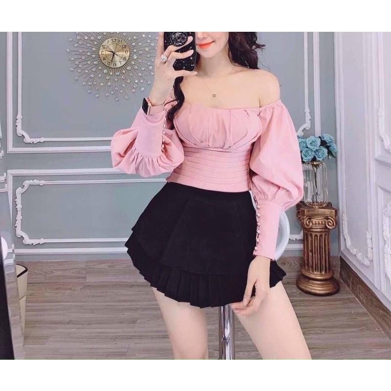 Áo cúp ngực cổ vuông hoặc trễ vai tay phồng