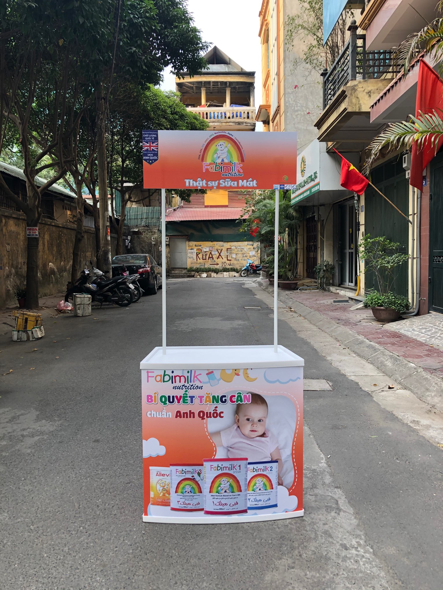 Quầy bán hàng sampling booth, promotion counter di động gấp xếp bằng nhựa