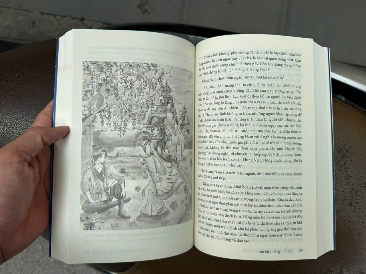 HUYỀN SỬ TRÂN CHÂU HUYẾT – Lưu Diệu Hồng – Mochibooks – NXB Văn học