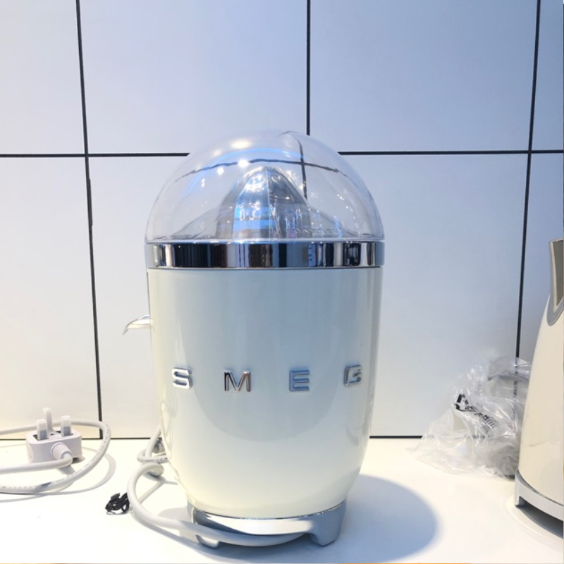 Máy vắt cam Smeg màu xanh CJF01PBEU - Hàng chính hãng