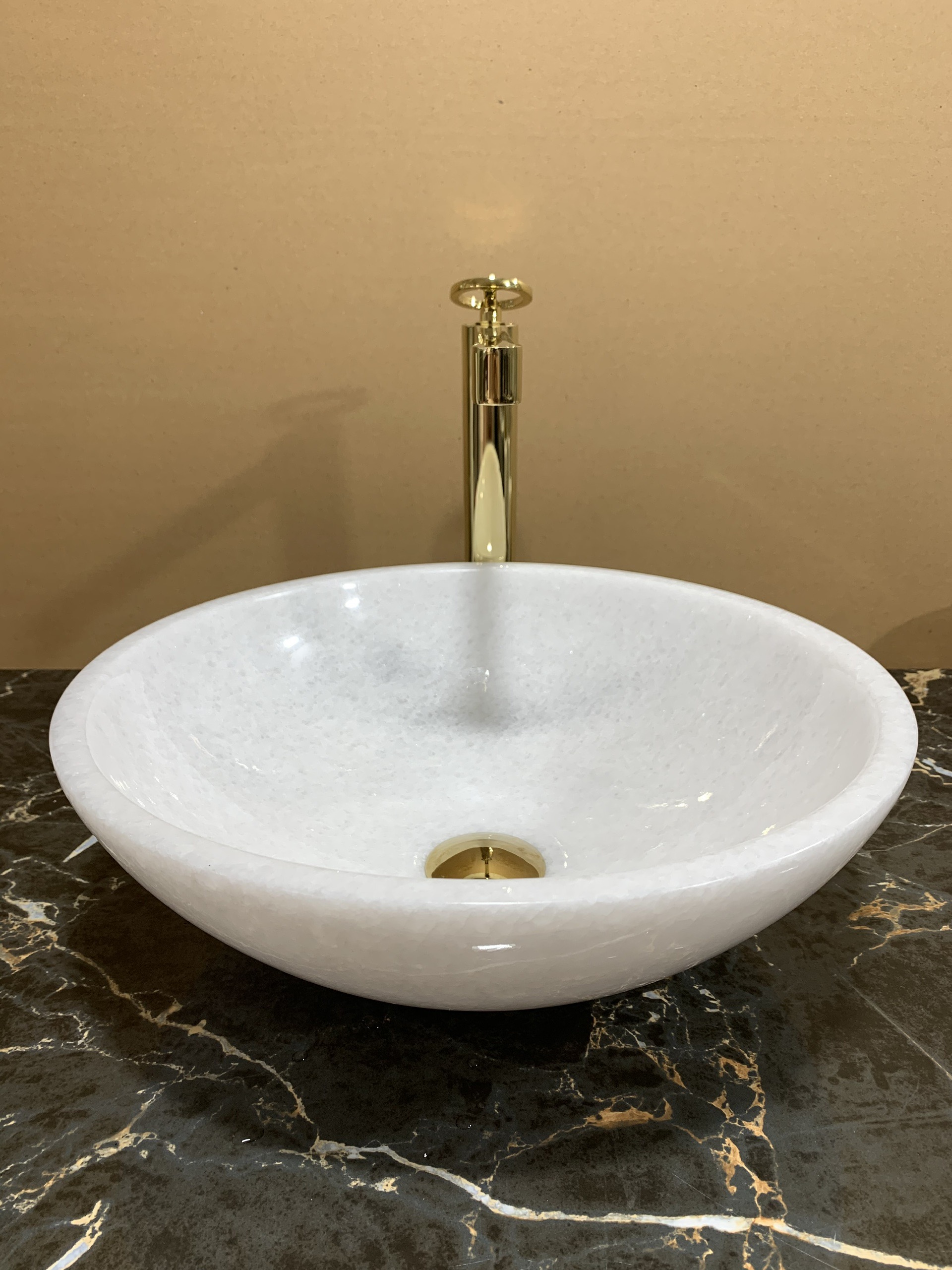 Chậu rửa mặt lavabo đá tự nhiên trắng muốn tròn mỏng BST33A Hoabinh Stone