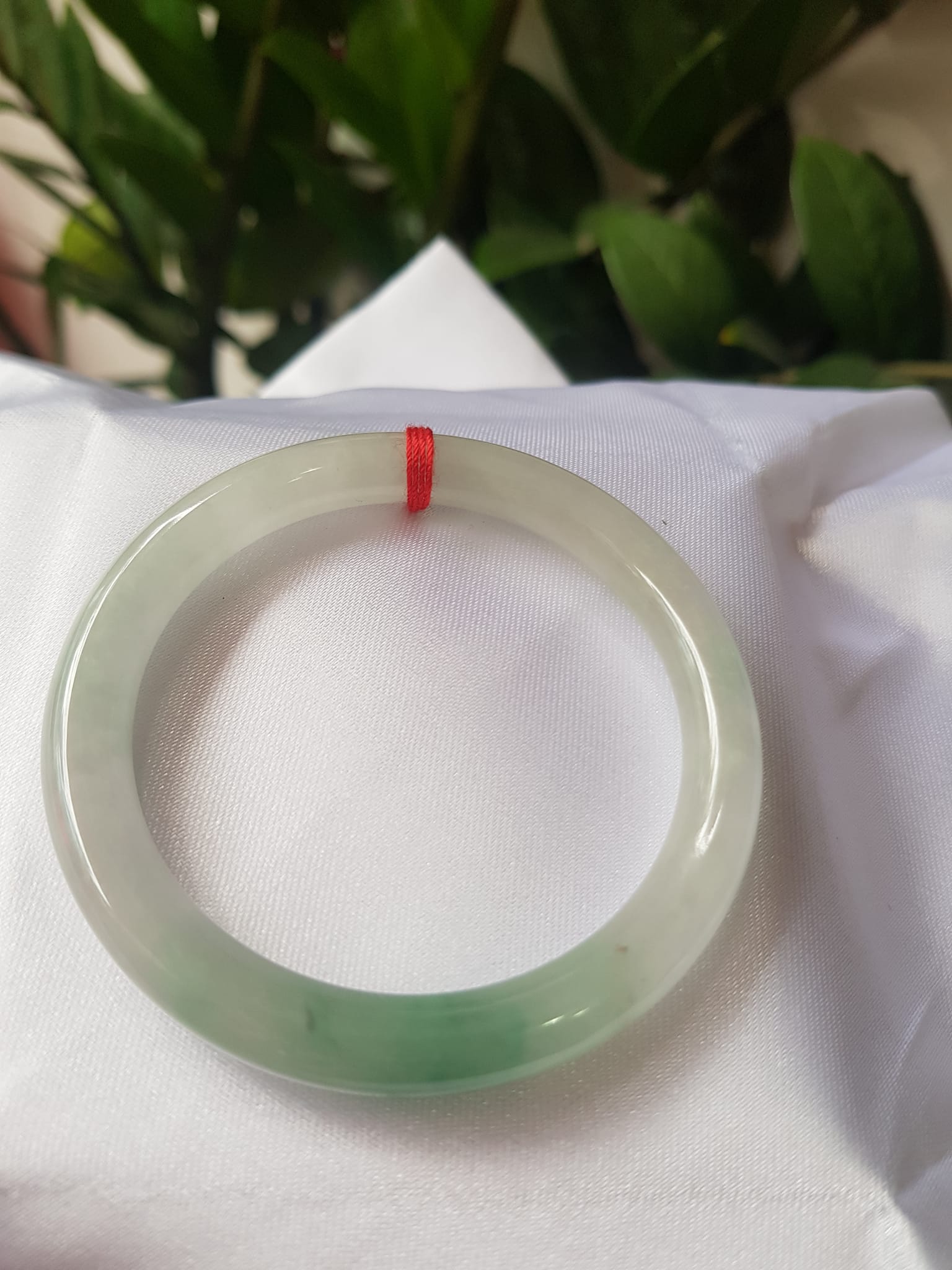 Vòng cẩm thạch Ngọc Đẹp Lý A SỊN 50mm x 7mm Chất liệu đá tự nhiên màu xanh ngọc bóng điểm xanh lý vân đậm tự nhiên bóng đẹp Nữ 50kg - 56kg ạ