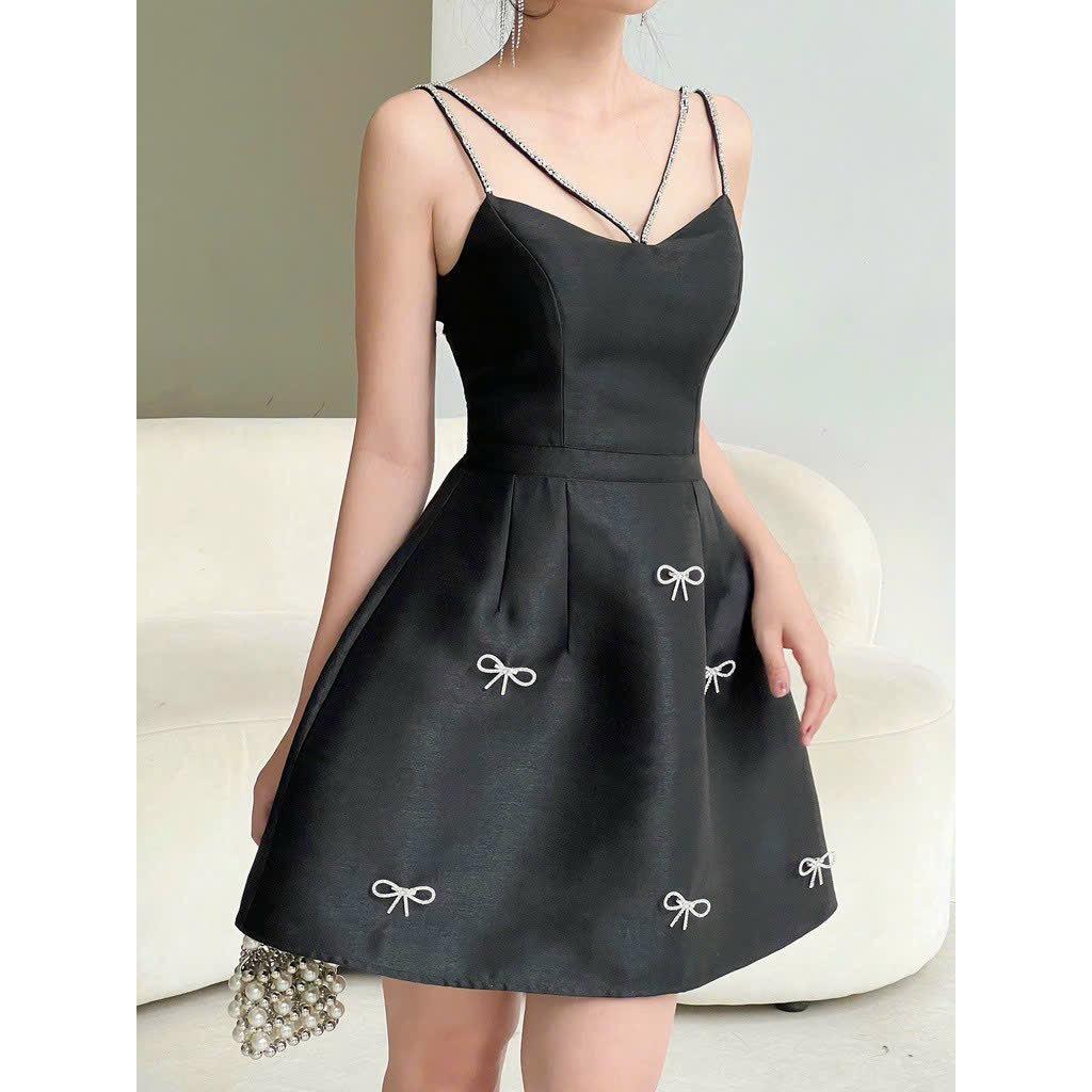 Đầm xòe chéo cổ đính đá kèm tag nơ