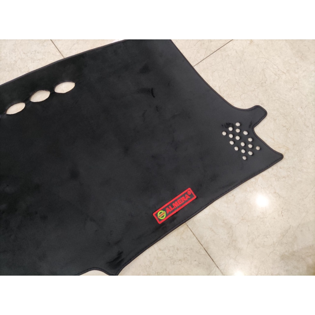 Thảm Taplo Nhung Lông Cừu Cho Xe Nissan Almera 2021 2022 Hàng 3 lớp chống trượt