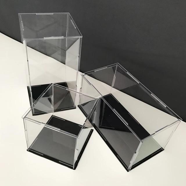200 size, Dày 3mm , Cao 40,45,50cm, Hộp mica trưng bày thiết kế theo yêu cầu - Đế Đen