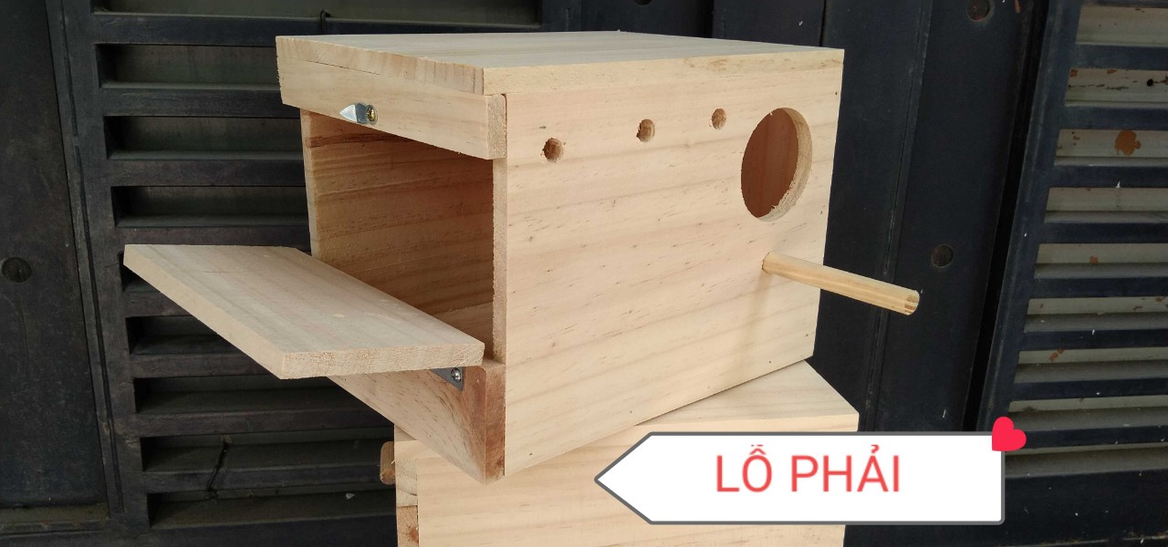 1 TỔ ĐẺ DÀNH CHO LOVEBIRD 24*18*18 (GỖ THÔNG NGUYÊN KHỐI CAO CẤP) đầy đủ cầu móc treo