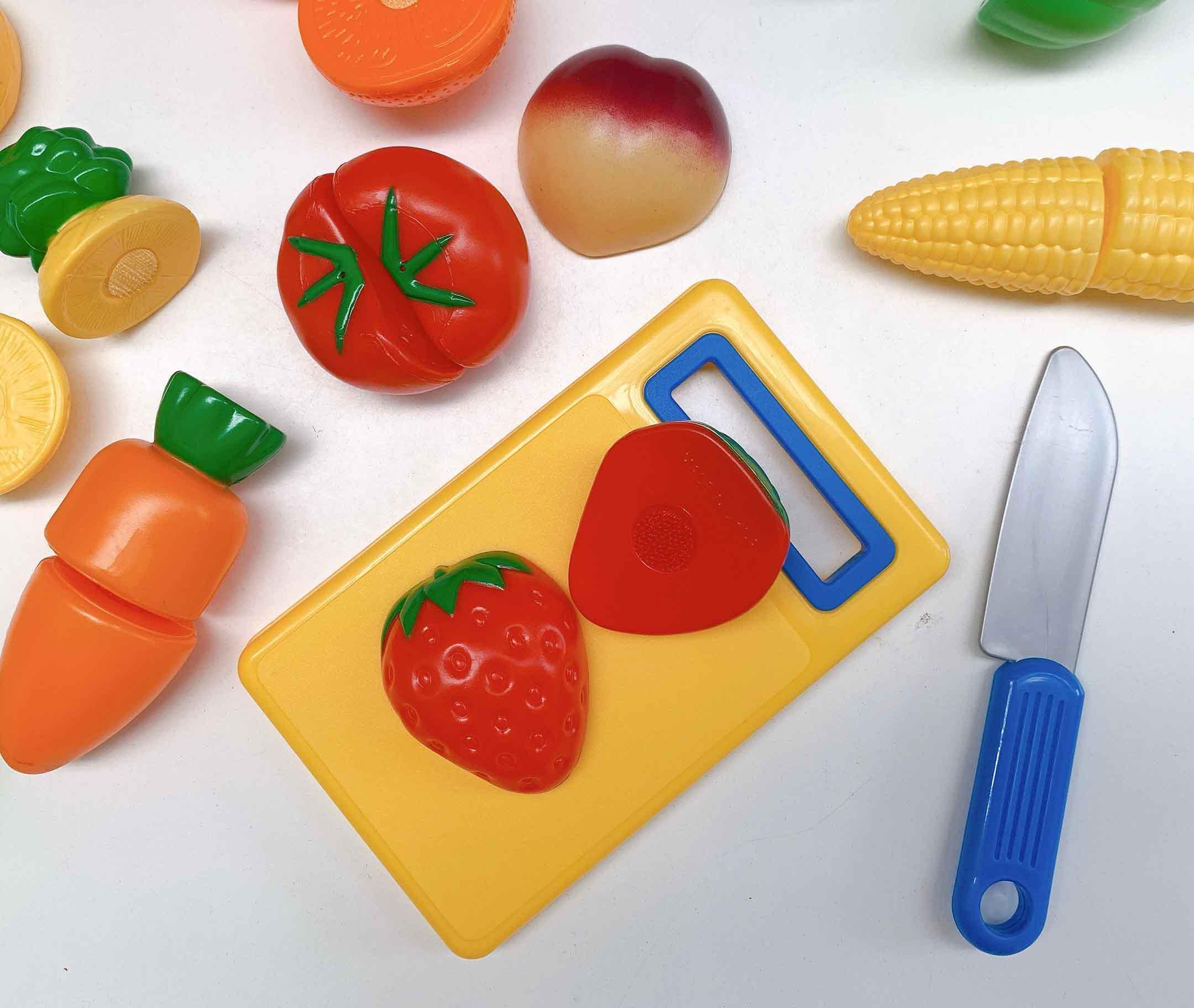 Learning Resources Bộ đồ chơi nhà bếp chủ đề cắt rau củ - Pretend &amp; Play Fruit, Cutting Fruits and Veggies Toy