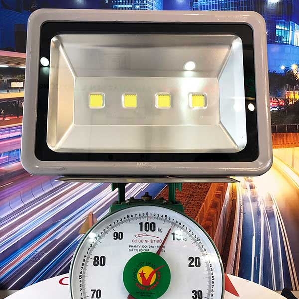 Đèn pha LED ngoài trời HKLED pha rọi 200W