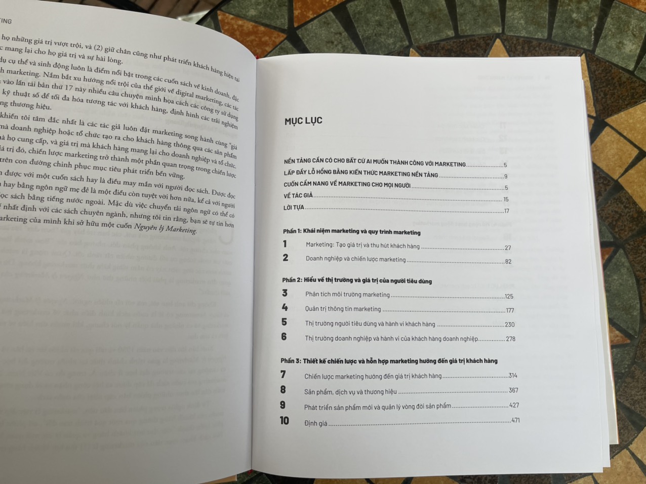 (Bìa cứng) NGUYÊN LÝ MARKETING - PHIÊN BẢN THỨ 17 CỦA PHILIP KOTLER & GARY ARMSTRONG - CUỐN SÁCH NỀN TẢNG MÀ MỌI MARKETER CẦN CÓ - Philip Kolter, Gary Armstrong - Hùng Vũ dịch - Alphabooks -Nhà Xuất Bản Đại học Kinh Tế Quốc Dân 