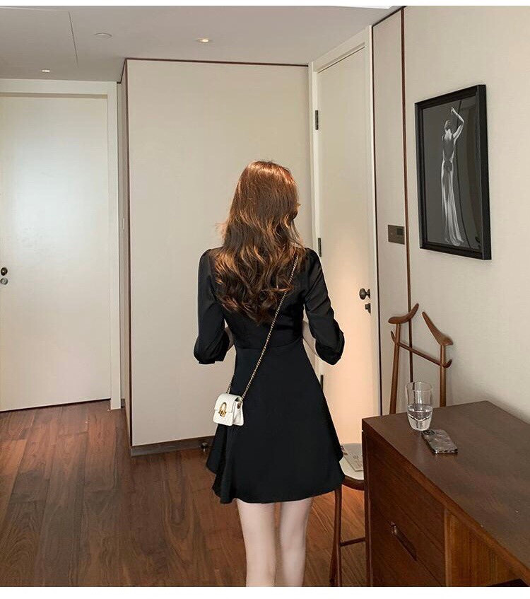 ĐẦM XOÈ ĐEN CỔ SƠ MI CÁCH ĐIỆU