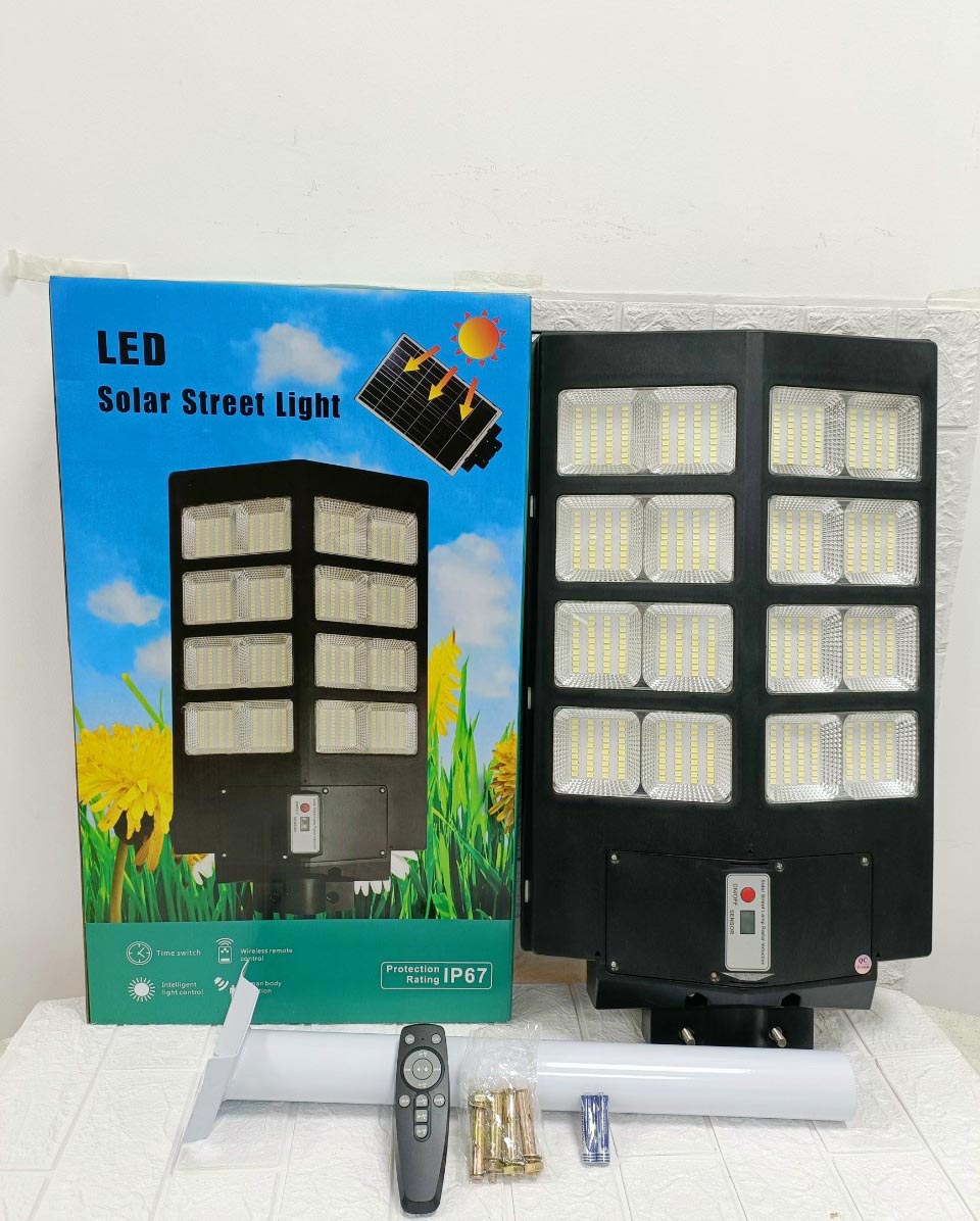 Đèn năng lượng mặt trời liền thể 600W, 8 Khoang,Vỏ nhựa ABS, Tấm pin liền, Cảm biến chuyển động. Ánh sáng trăng- 600WLT
