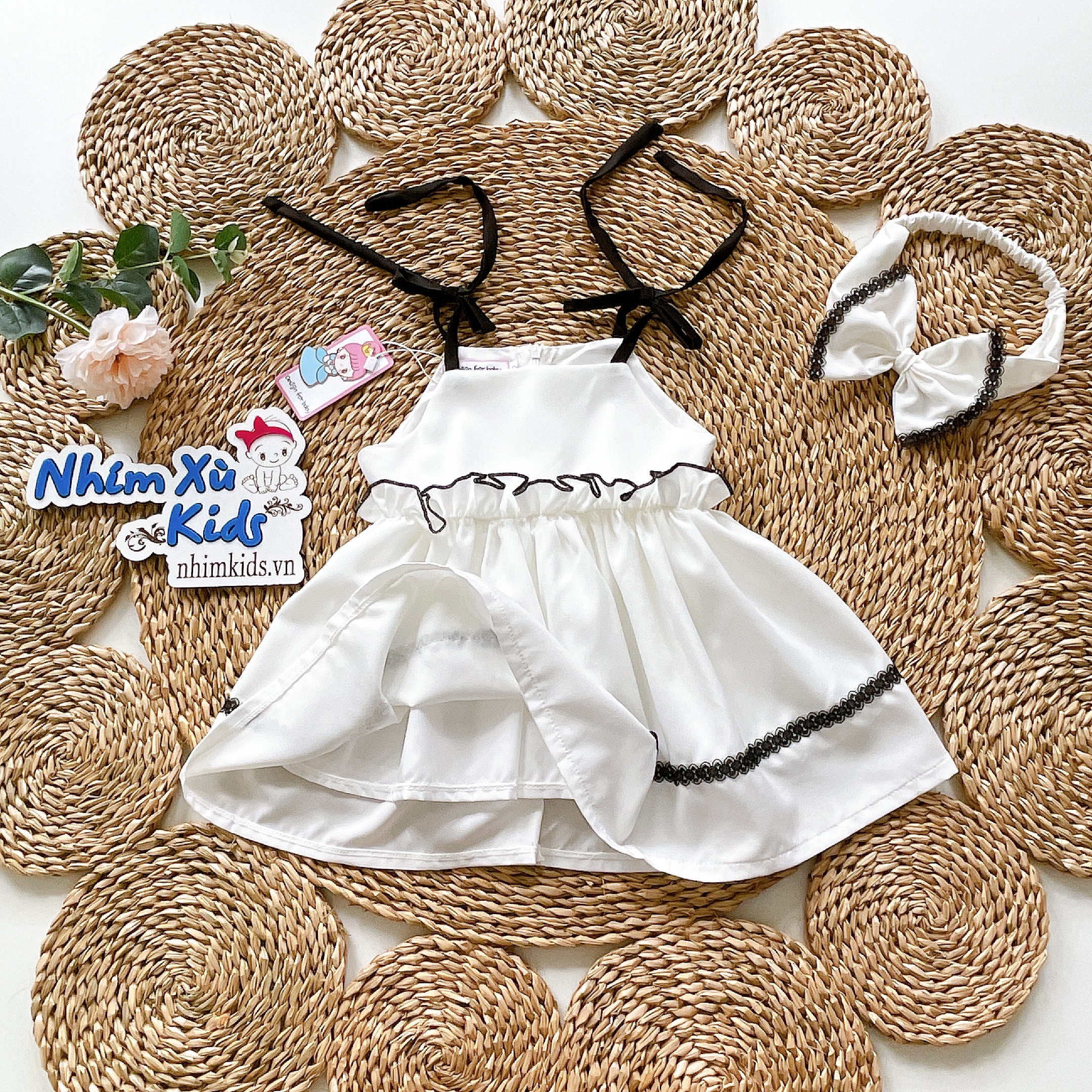 Váy Trắng 2 Dây Bé Gái 4 Đến 30kg, Đầm Bé Gái Chất Đũi Lót Lụa 2 Lớp Tặng Kèm Turban